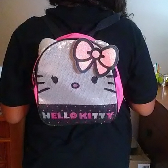 Hello kitty backpack - Picture 3 of 4